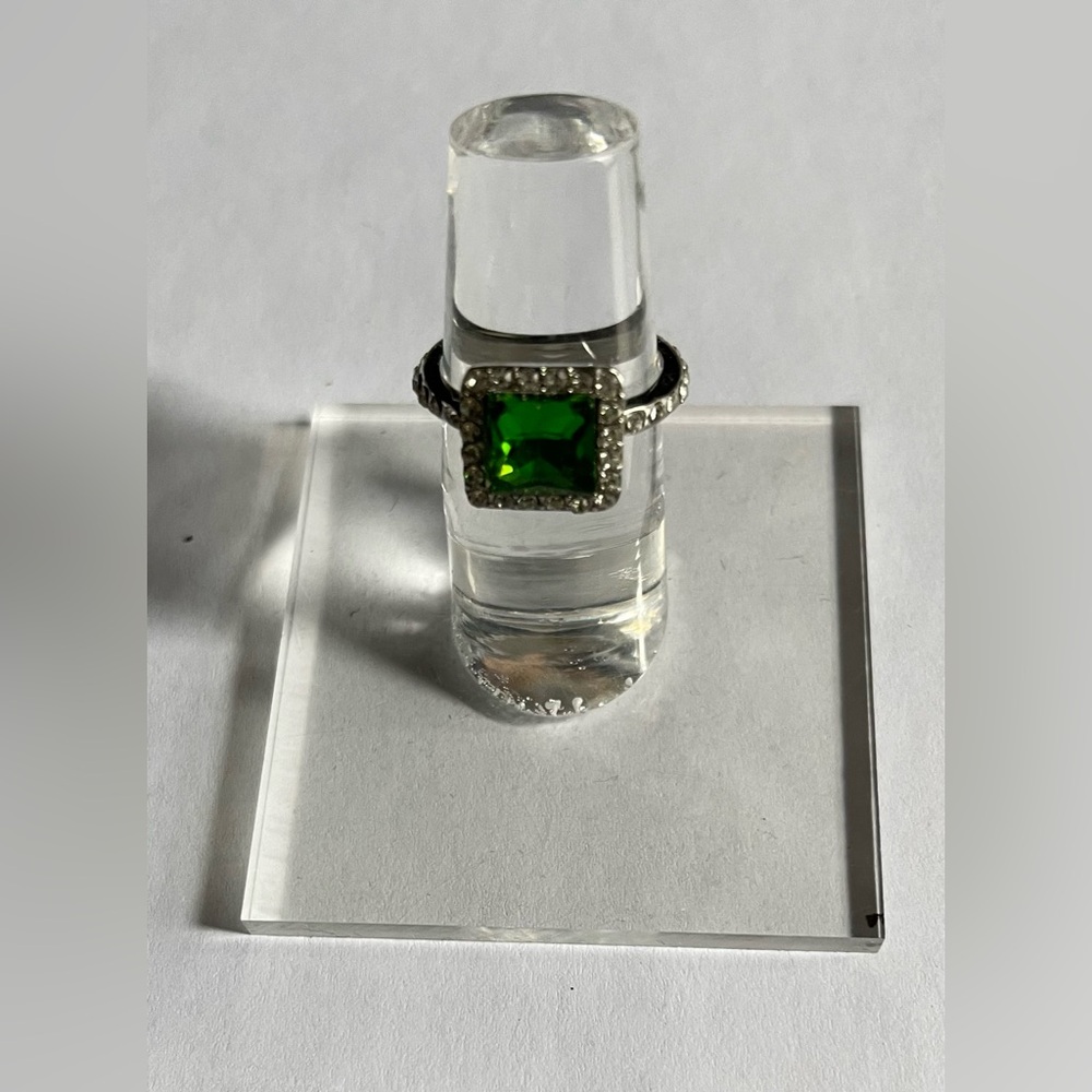 Elegant Green & Clear Rhinestone Silver Toned Ring Size 8